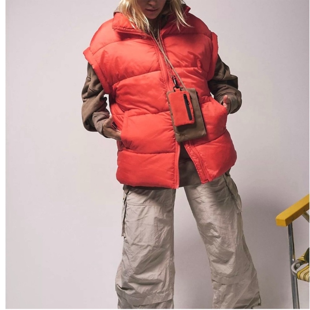 NWT FP Movement Free People In a Bubble Puffer Vest Orange Size‎ M Primaloft - Picture 2 of 16
